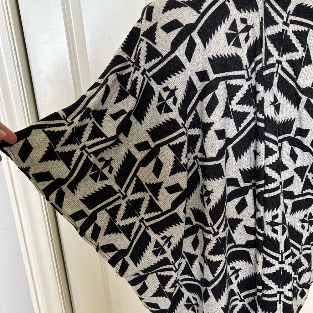 Black & White Pattern Versatile Wrap Jacket For J… - image 8